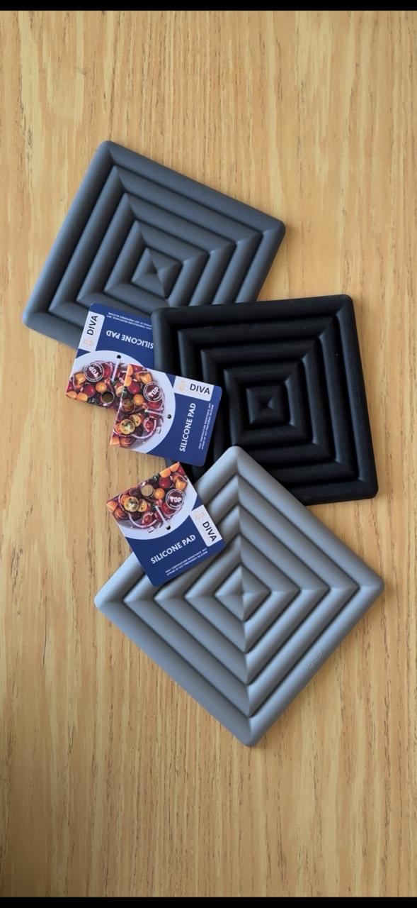 Silicone trivet