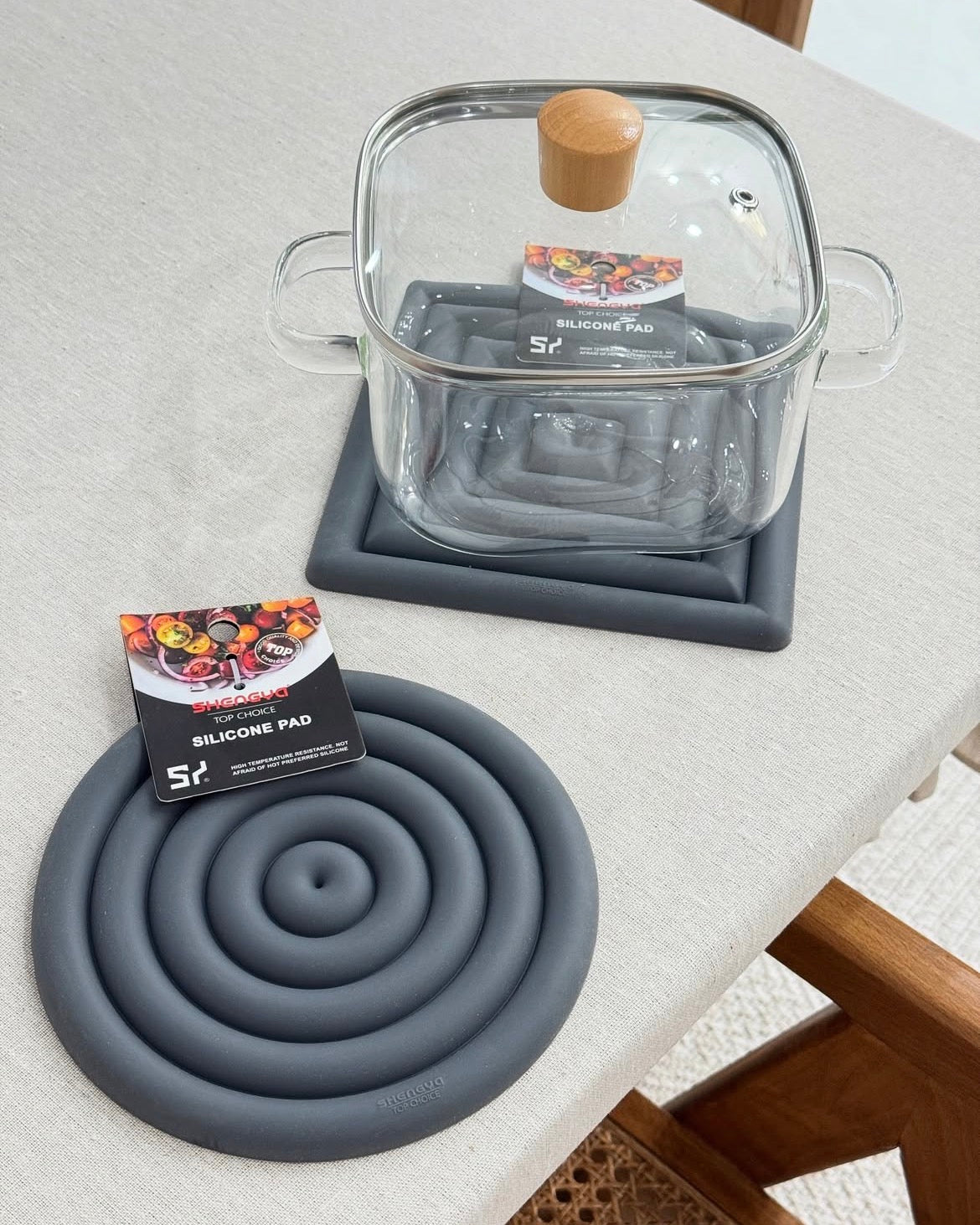 Silicone trivet