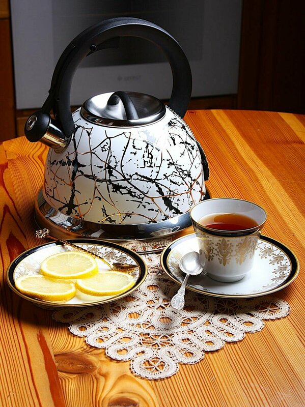 Whistling kettles
