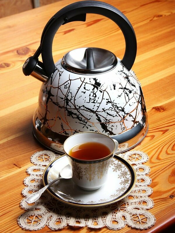 Whistling kettles